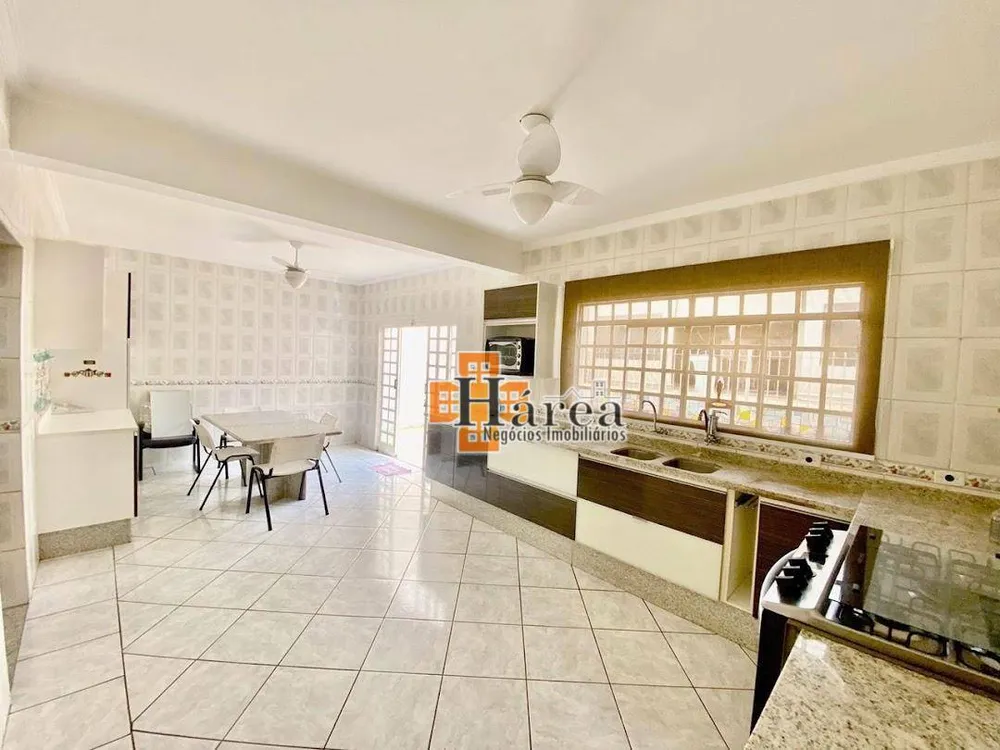 Sobrado, 3 quartos, 304 m² - Foto 8