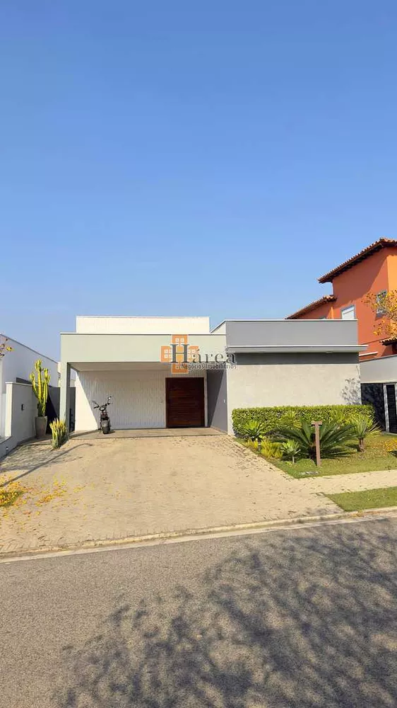 Casa de Condomínio à venda com 4 quartos, 236m² - Foto 1