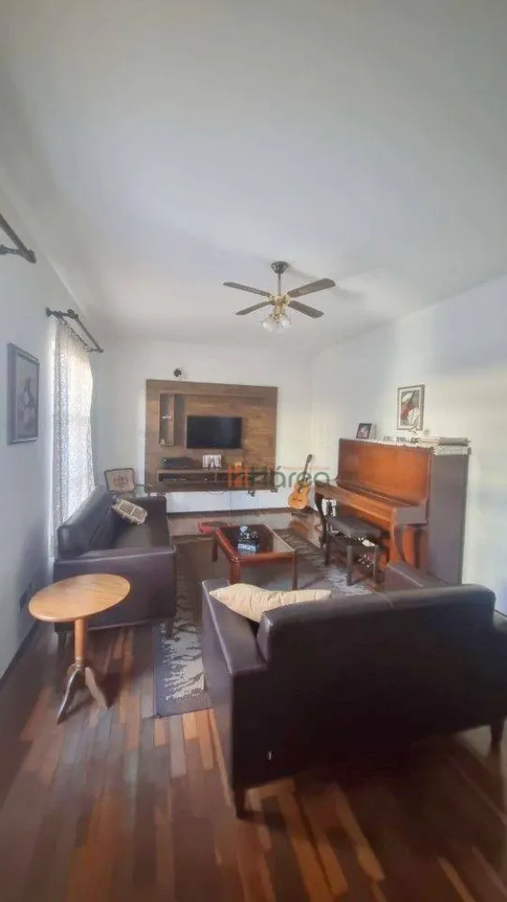 Casa, 3 quartos, 222 m² - Foto 2