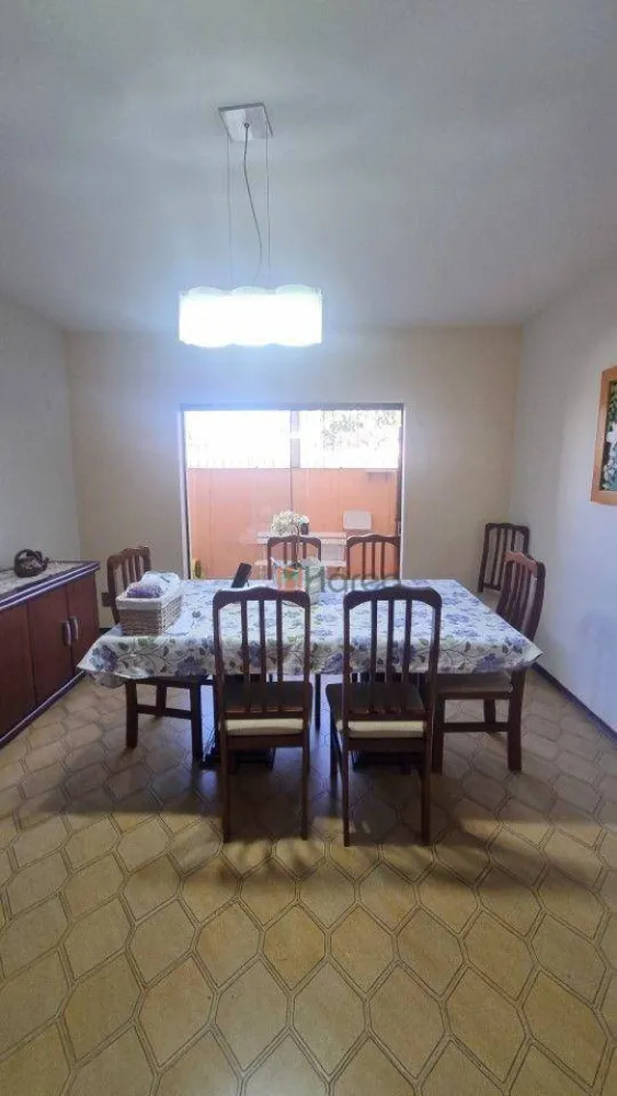 Casa, 3 quartos, 222 m² - Foto 1
