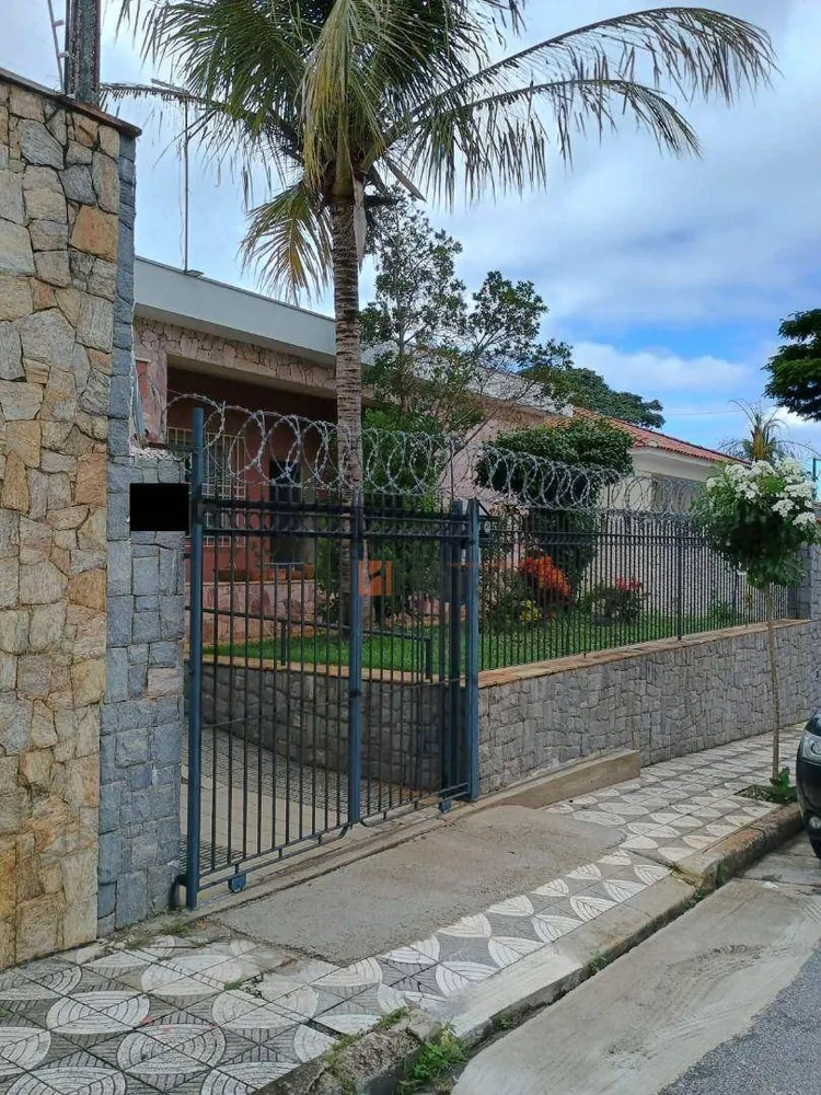 Casa, 4 quartos, 247 m² - Foto 1