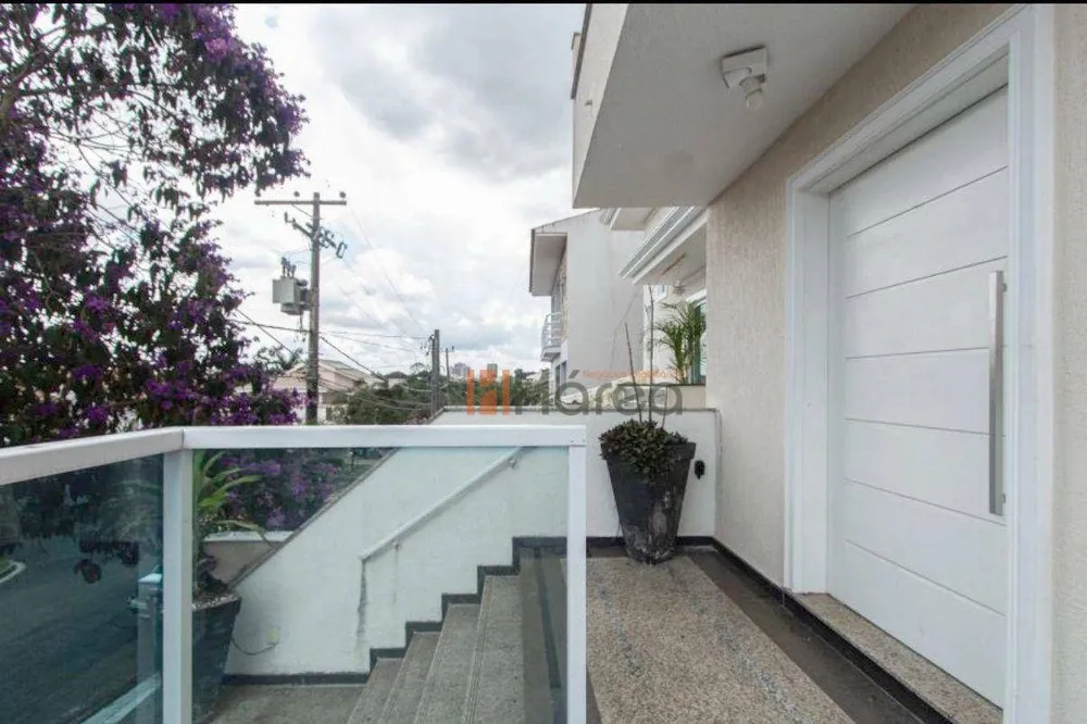 Sobrado, 3 quartos, 243 m² - Foto 2