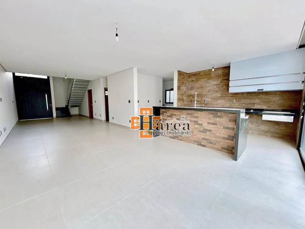 Sobrado, 3 quartos, 240 m² - Foto 1