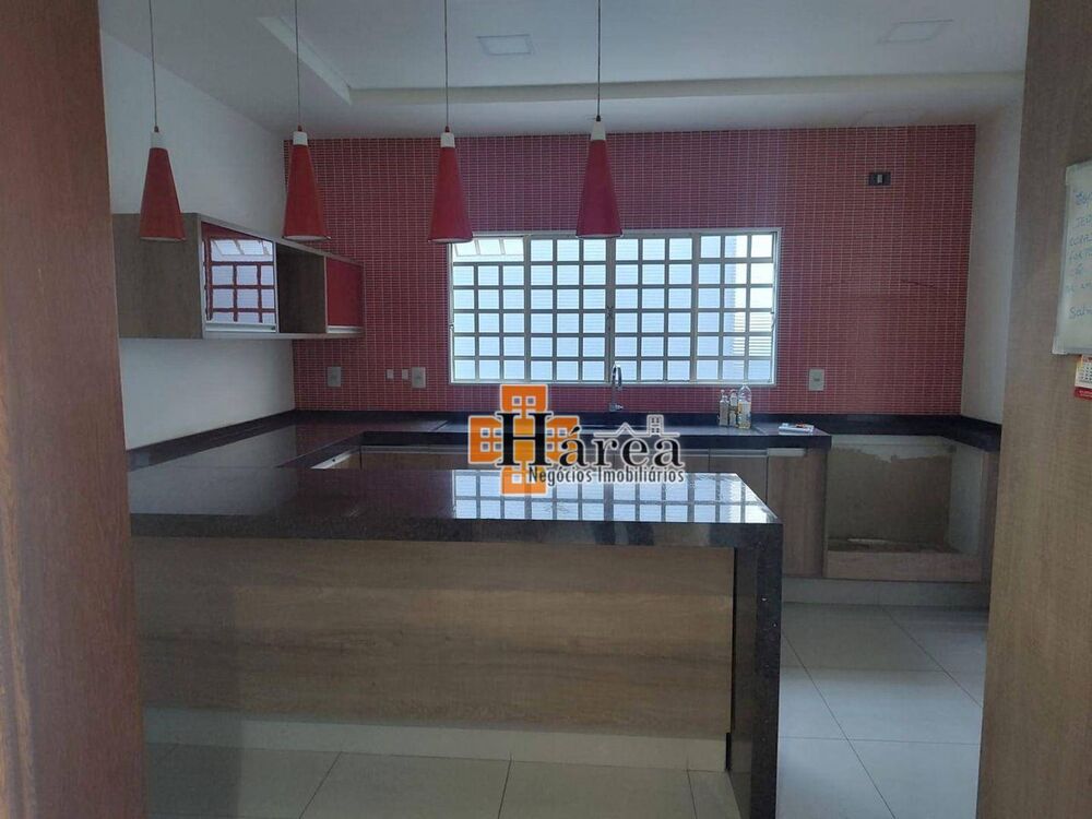 Casa, 3 quartos, 181 m² - Foto 2