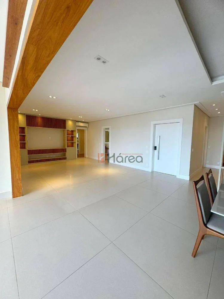 Apartamento, 3 quartos, 2047 m² - Foto 1