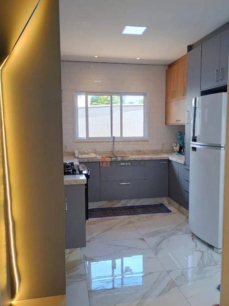 Casa, 3 quartos, 207 m² - Foto 4