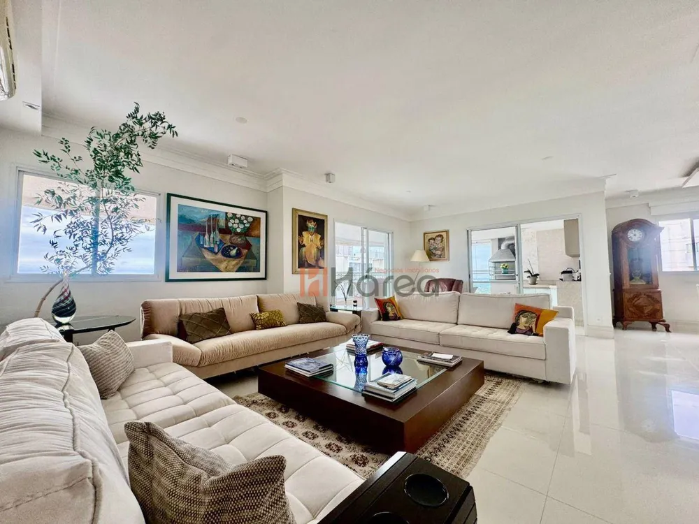 Apartamento, 3 quartos, 242 m² - Foto 1