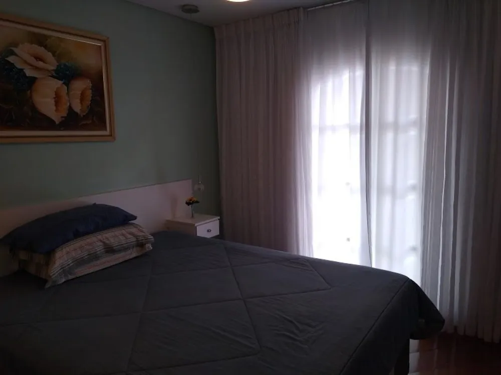 Casa, 3 quartos, 210 m² - Foto 1