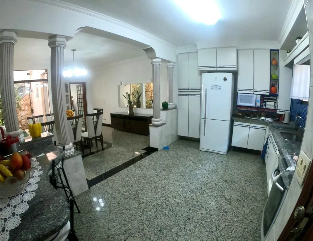 Casa, 3 quartos, 249 m² - Foto 2