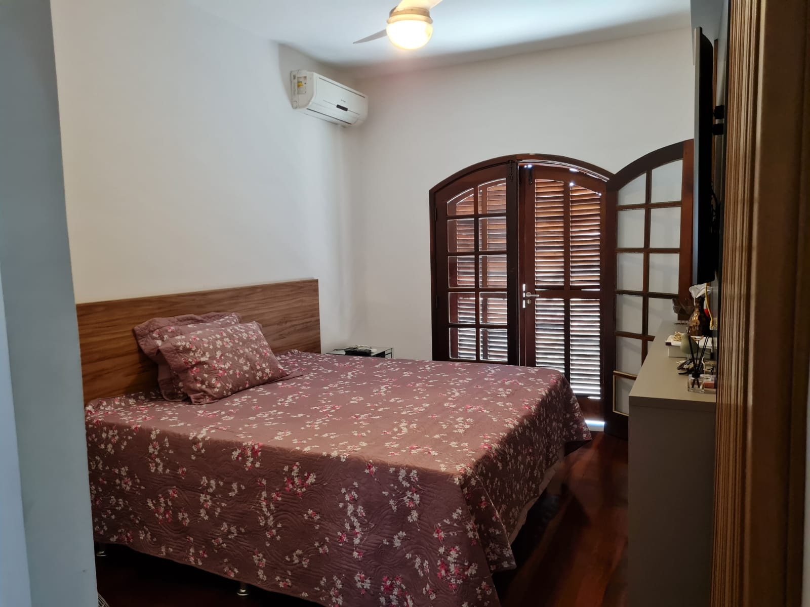 Casa de Condomínio à venda com 4 quartos, 313m² - Foto 2