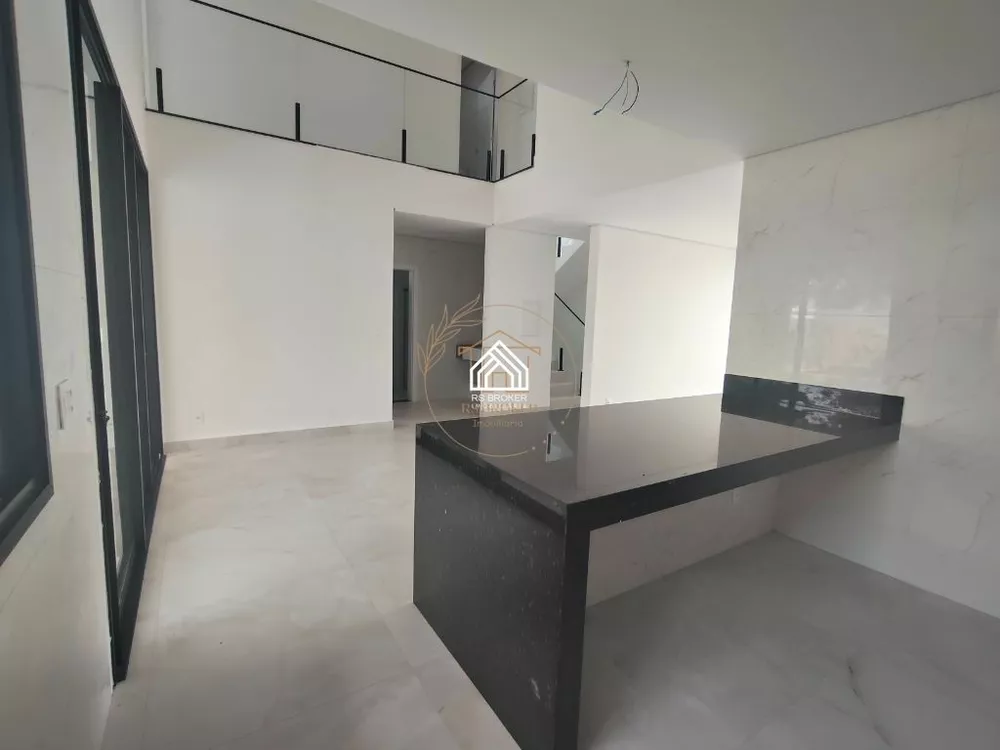 Casa, 4 quartos, 253 m² - Foto 1