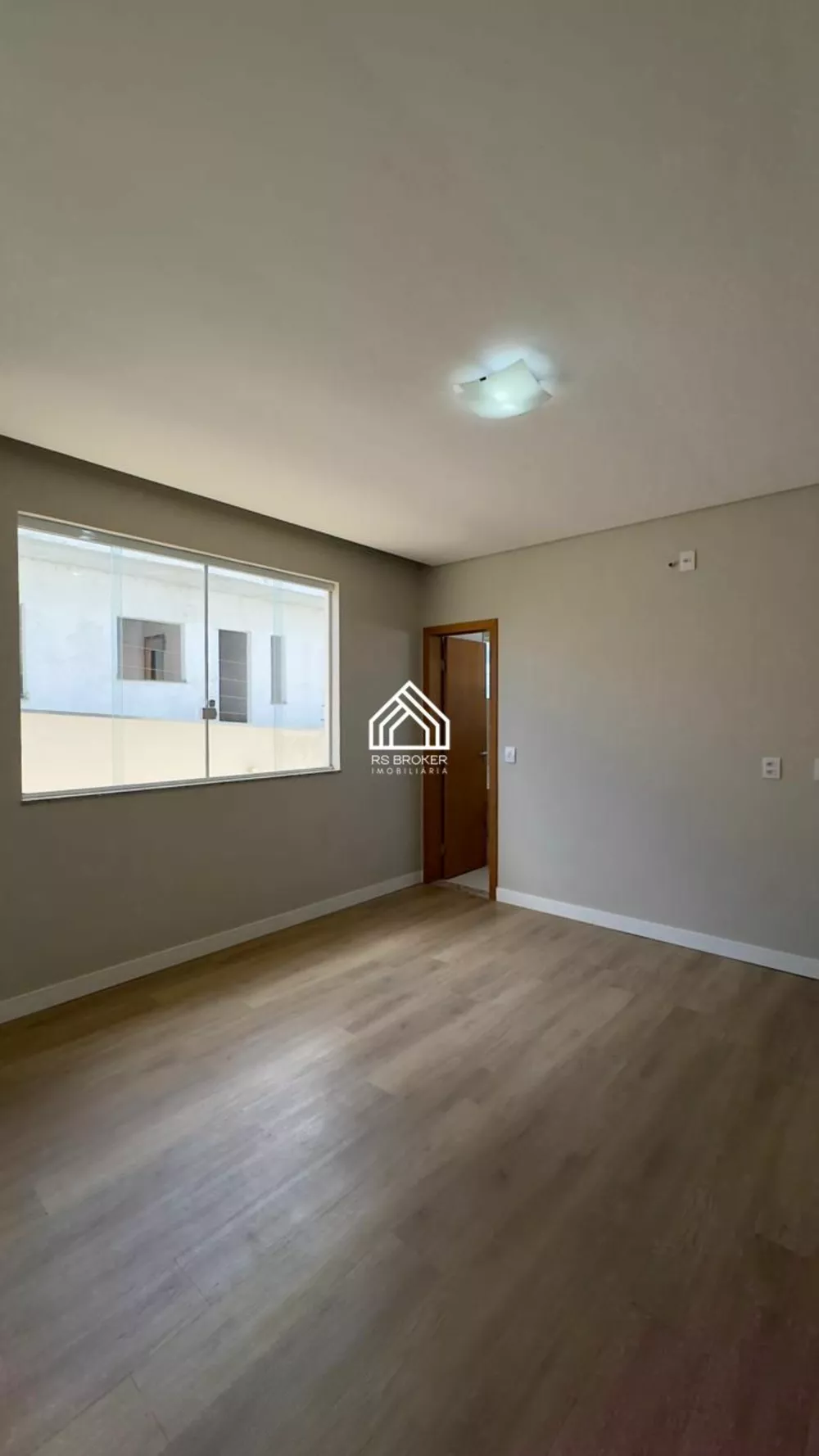 Casa, 4 quartos, 290 m² - Foto 1
