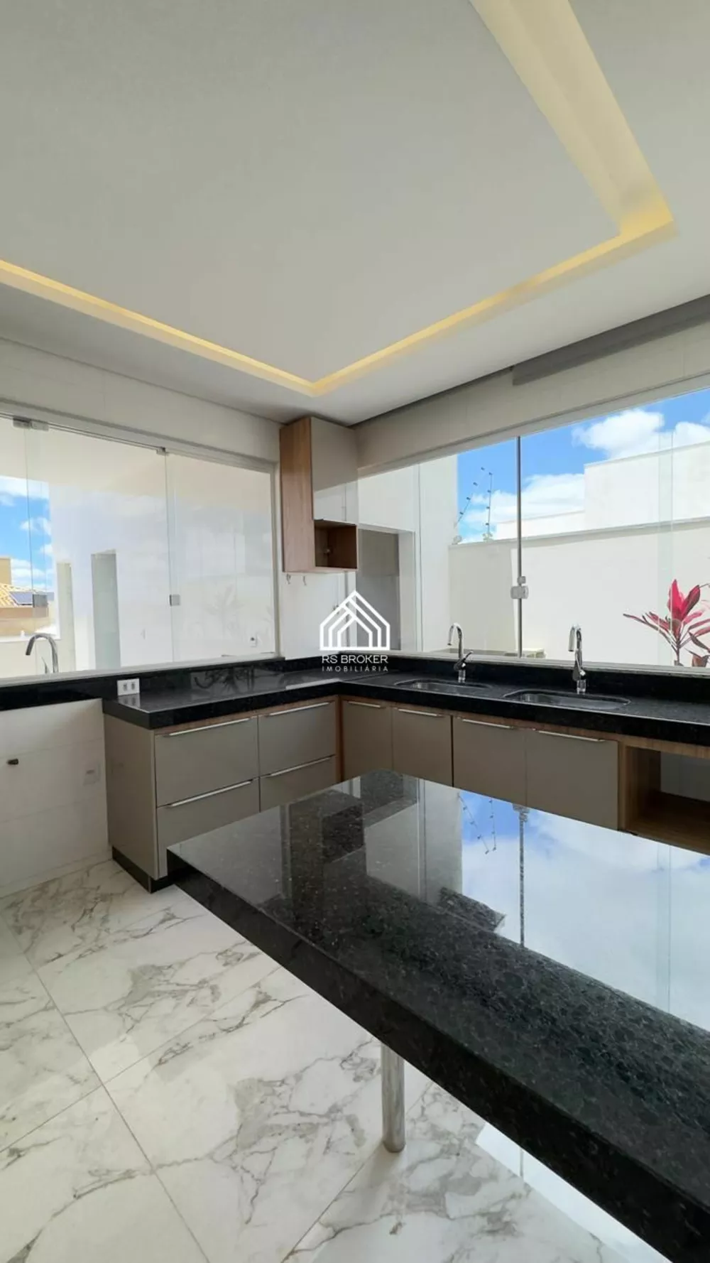 Casa, 4 quartos, 290 m² - Foto 2