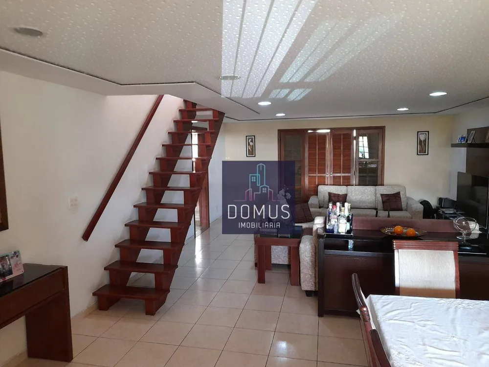 Casa, 3 quartos, 302 m² - Foto 1