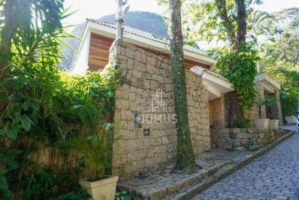 Casa, 4 quartos, 220 m² - Foto 1