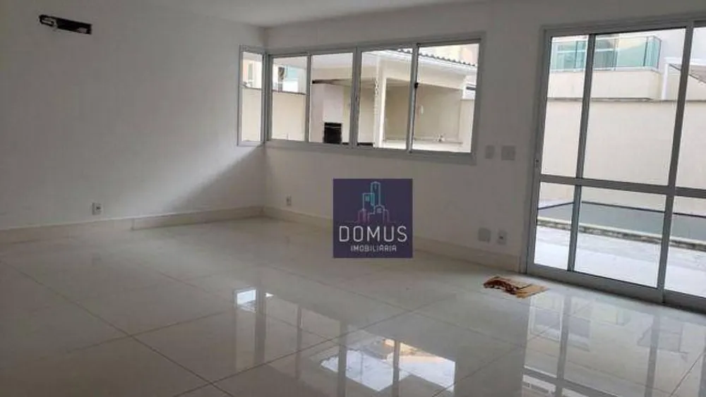 Casa, 4 quartos, 235 m² - Foto 1