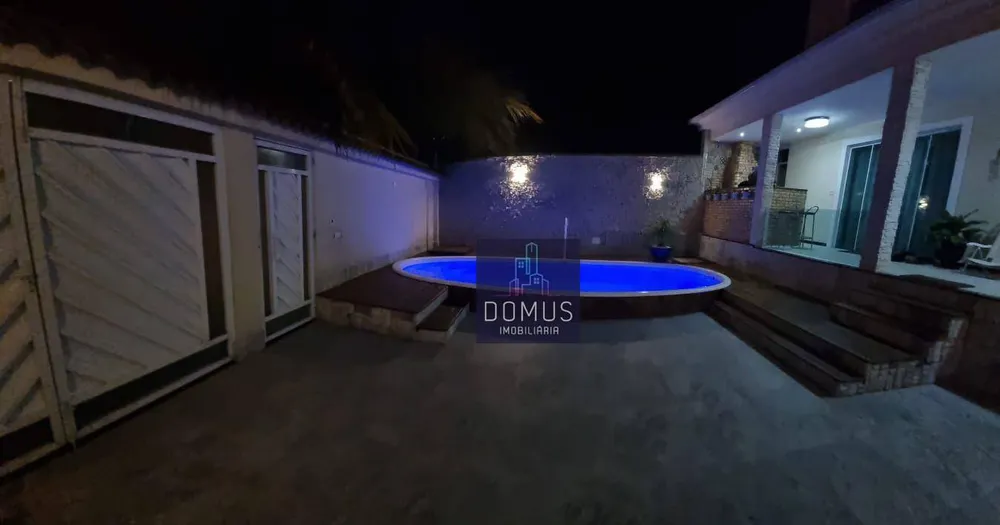 Casa, 4 quartos, 230 m² - Foto 1