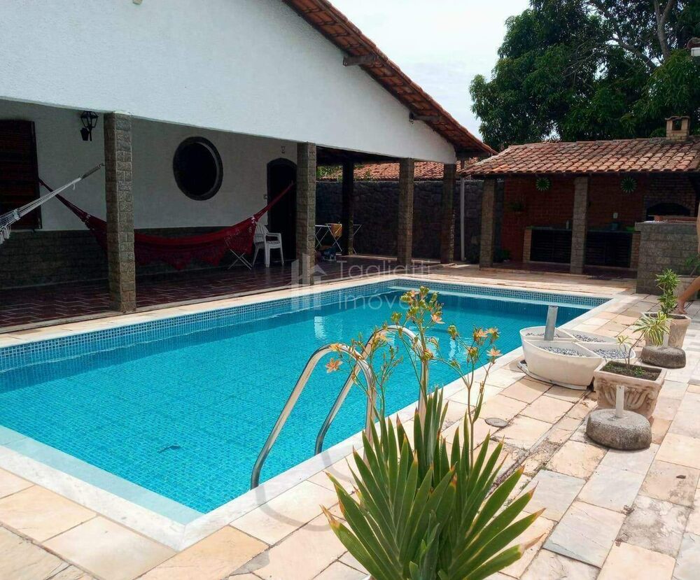 Casa à venda com 6 quartos, 750m² - Foto 2