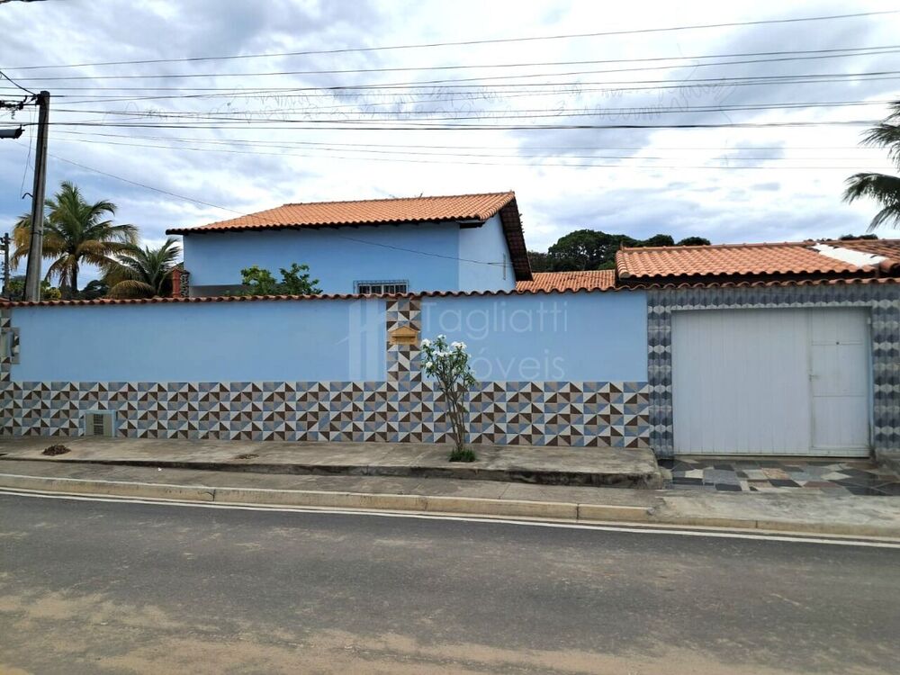 Casa à venda com 2 quartos, 100m² - Foto 1