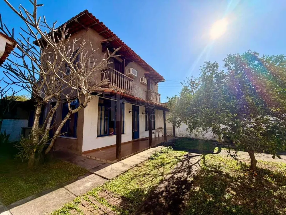 Casa, 5 quartos, 228 m² - Foto 1
