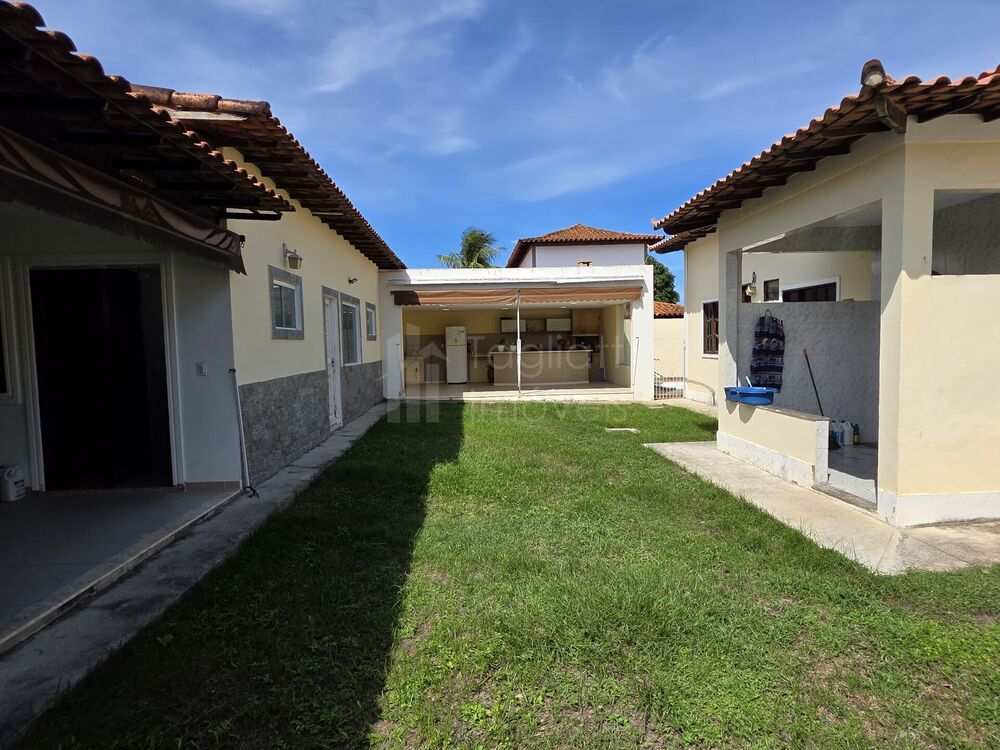 Casa de Condomínio à venda com 6 quartos, 200m² - Foto 1