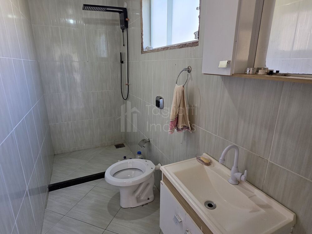 Casa de Condomínio à venda com 6 quartos, 200m² - Foto 2