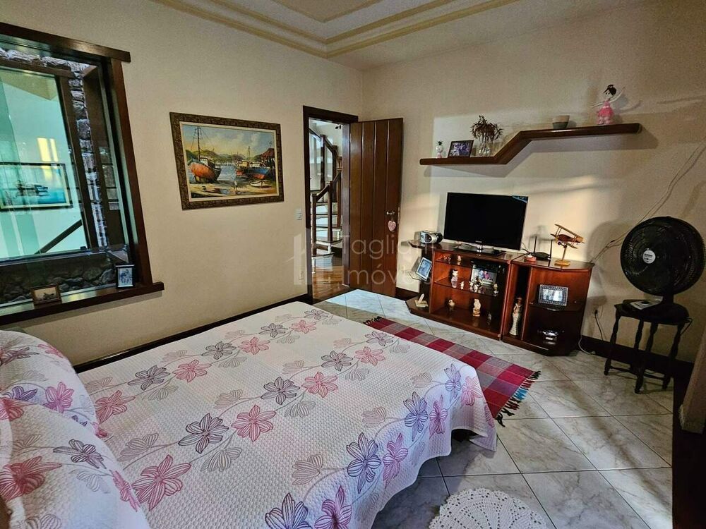Casa à venda com 5 quartos, 1200m² - Foto 9