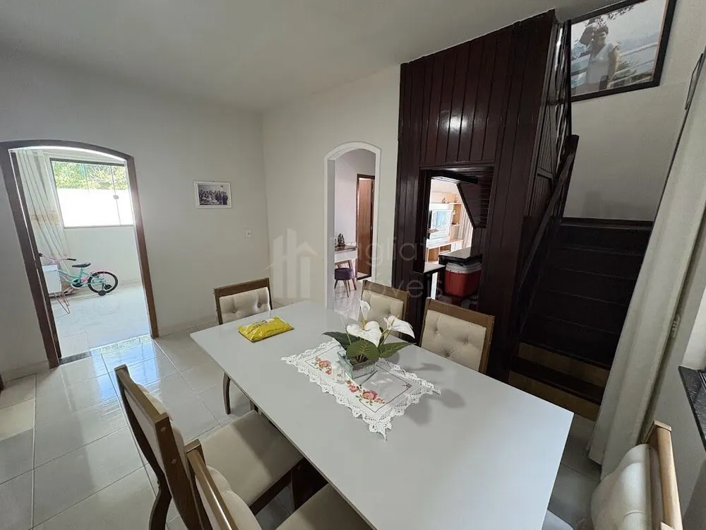 Casa, 7 quartos, 230 m² - Foto 1
