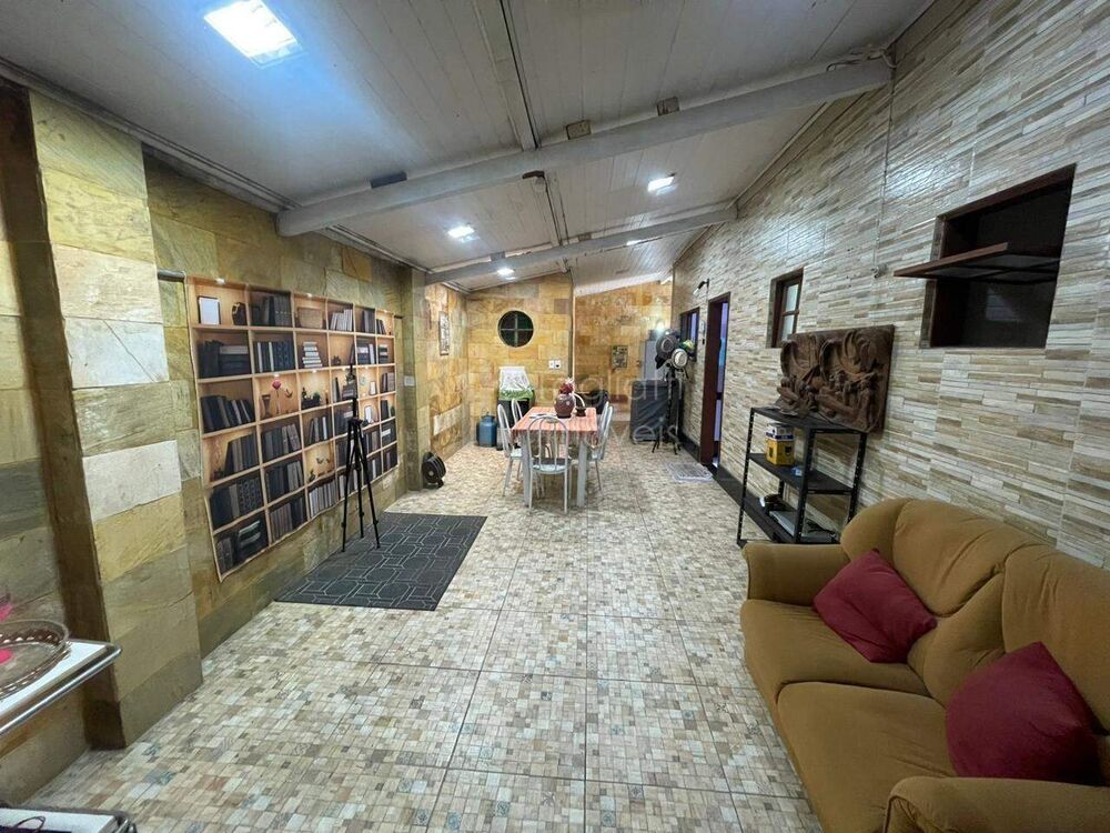 Casa de Condomínio à venda com 4 quartos, 205m² - Foto 1