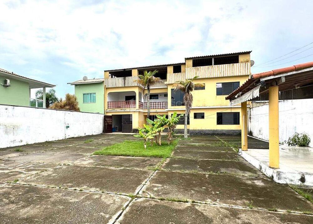 Casa à venda com 4 quartos, 237m² - Foto 1