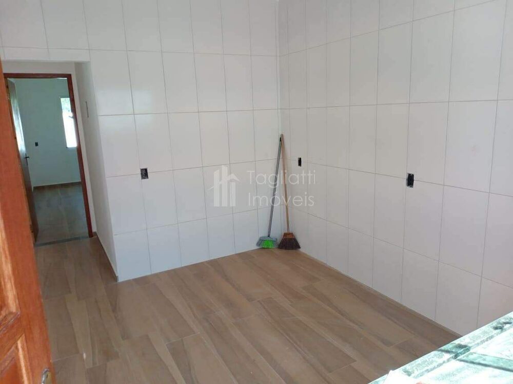 Casa à venda com 2 quartos, 150m² - Foto 2