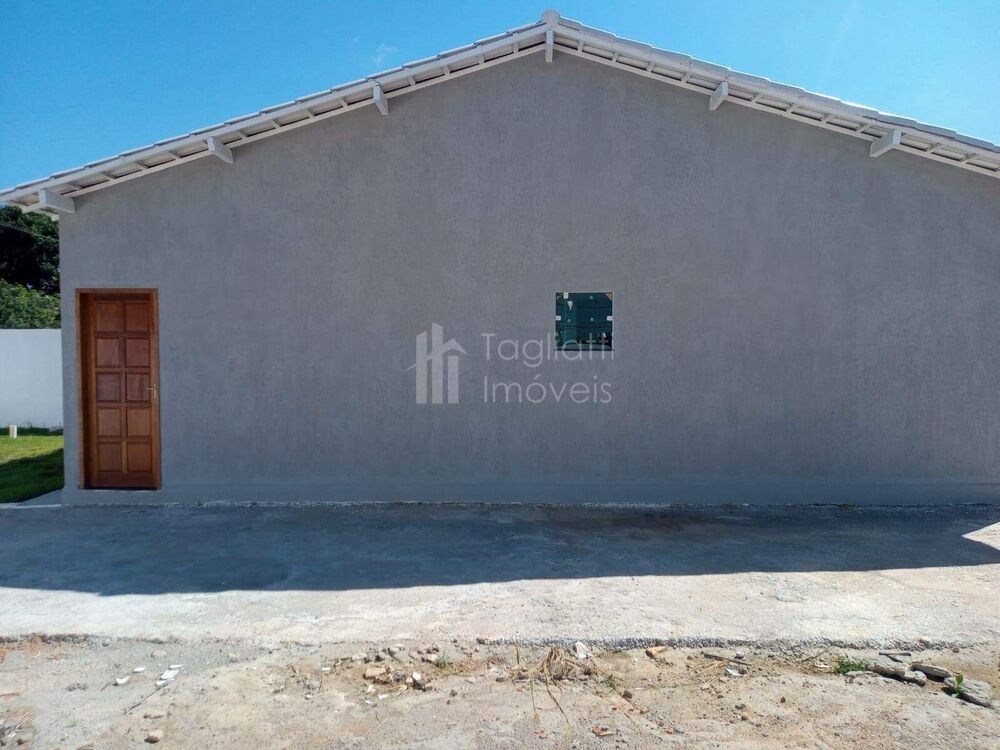 Casa à venda com 2 quartos, 70m² - Foto 4