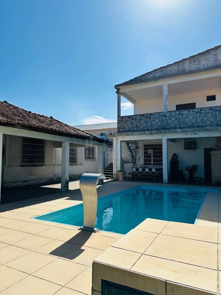 Casa à venda com 6 quartos, 170m² - Foto 14