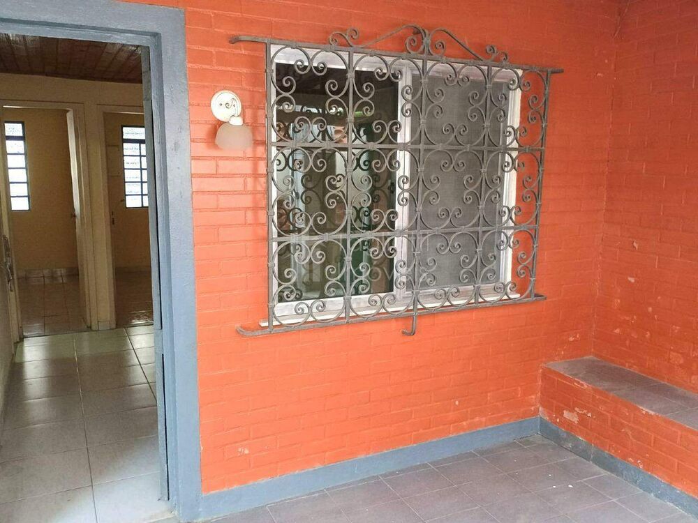 Casa à venda com 2 quartos, 200m² - Foto 2