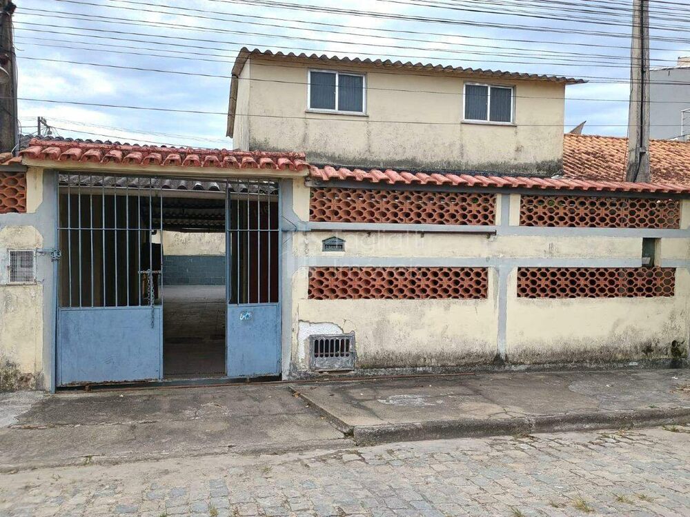 Casa à venda com 2 quartos, 200m² - Foto 1