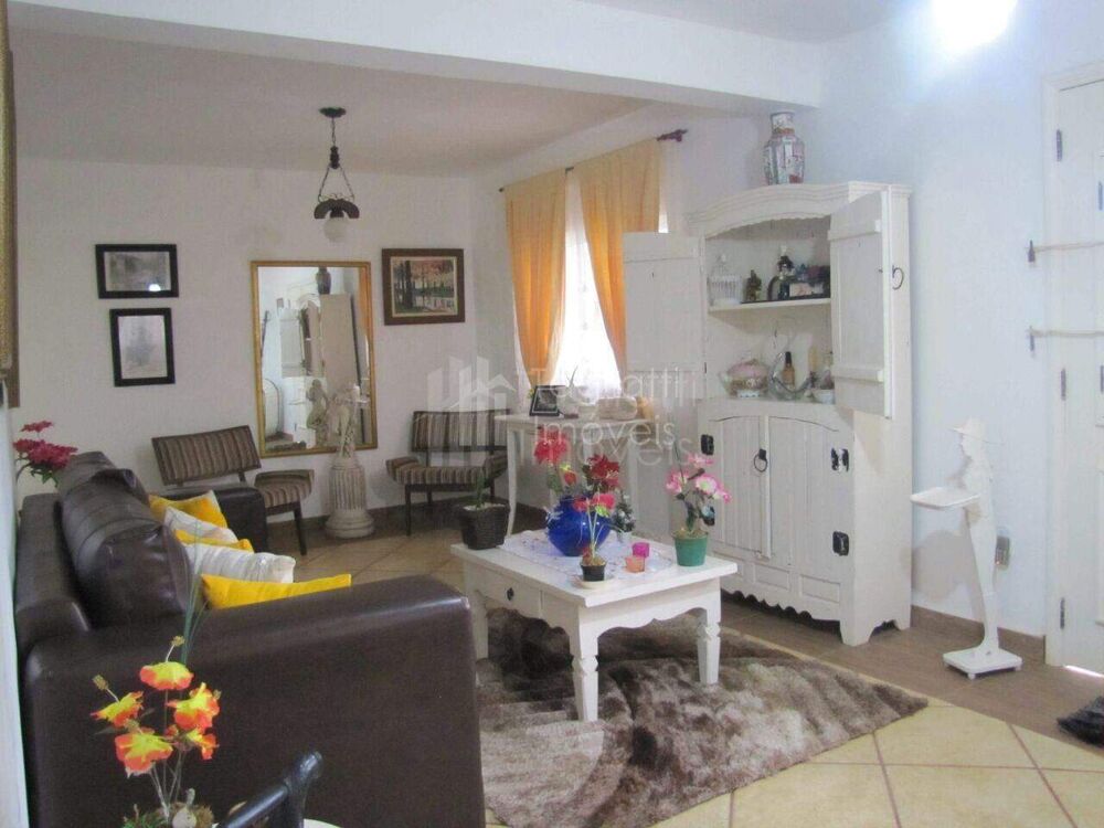 Casa à venda com 6 quartos, 320m² - Foto 2
