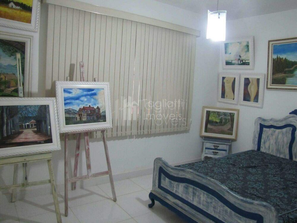 Casa à venda com 6 quartos, 320m² - Foto 6