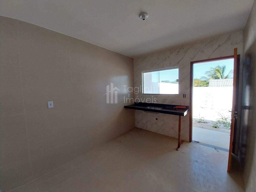 Casa à venda com 2 quartos, 65m² - Foto 4