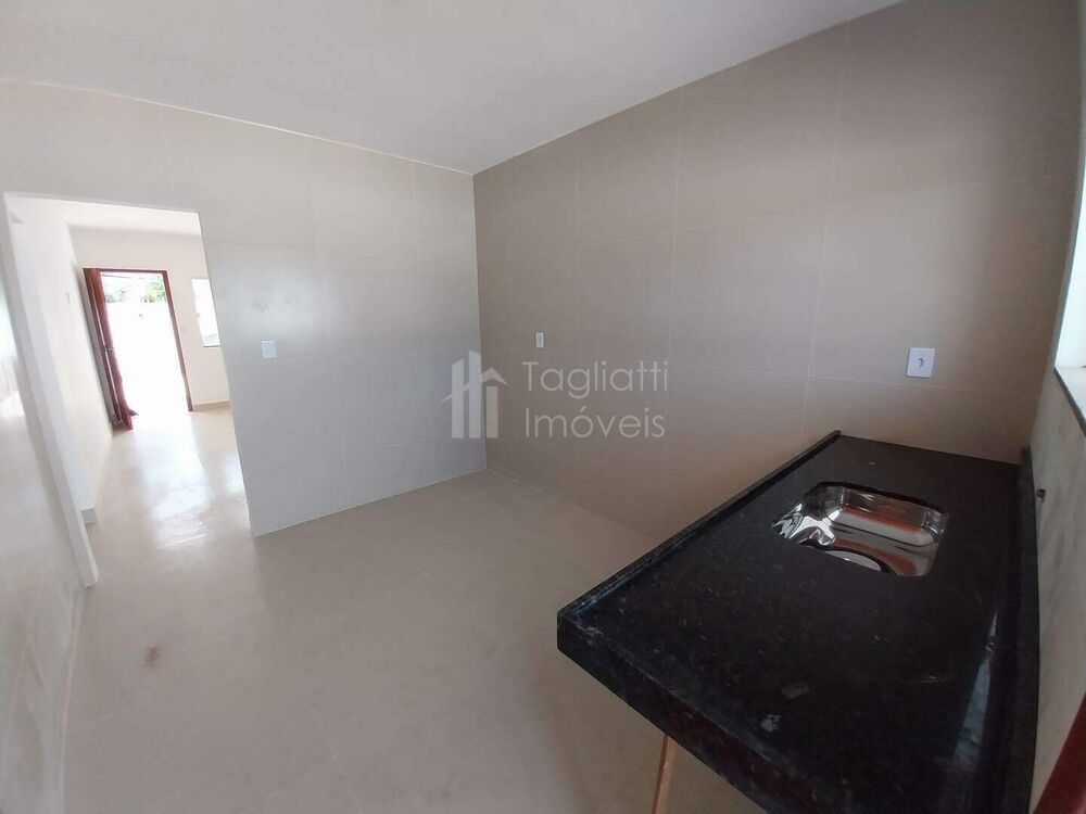Casa à venda com 2 quartos, 65m² - Foto 3