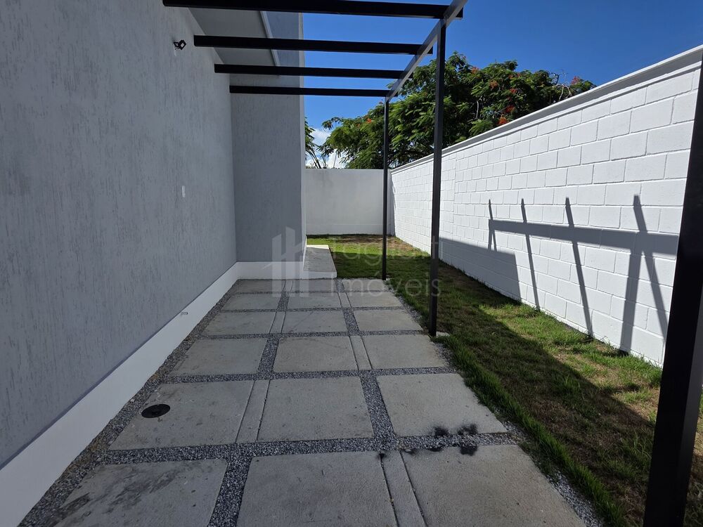 Casa à venda com 2 quartos, 72m² - Foto 4