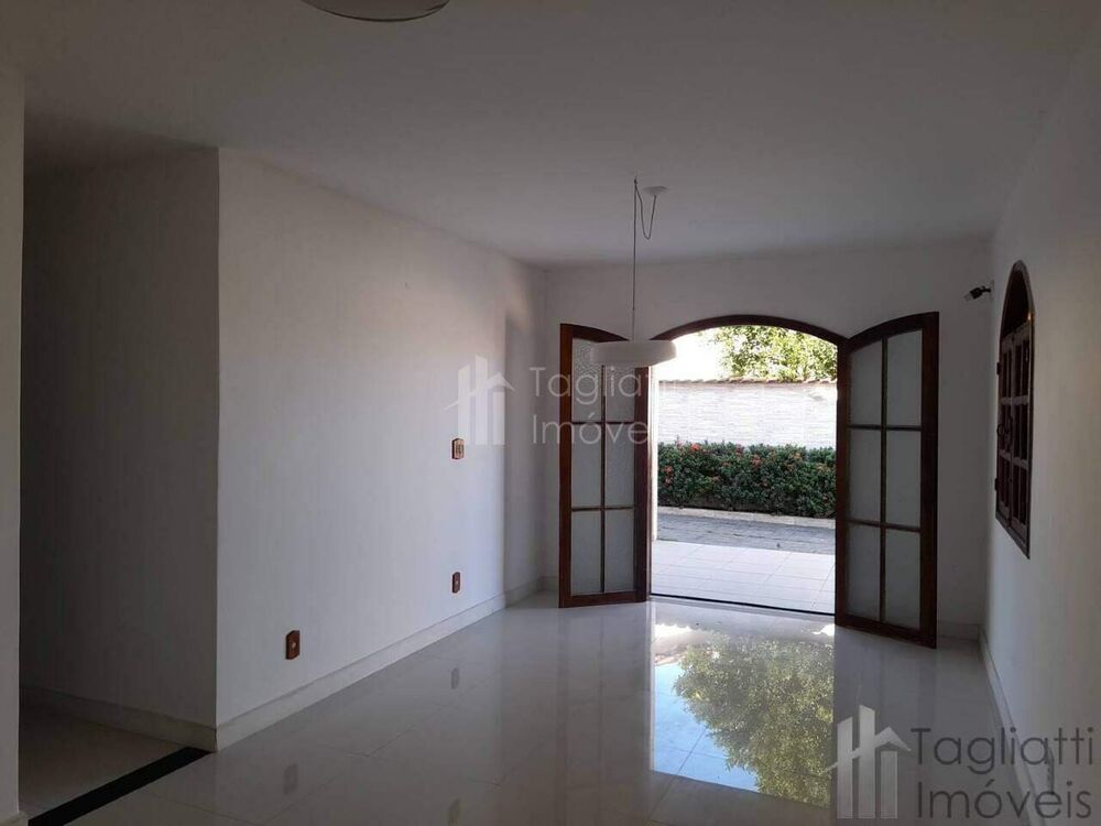 Casa de Condomínio à venda com 4 quartos, 124m² - Foto 1