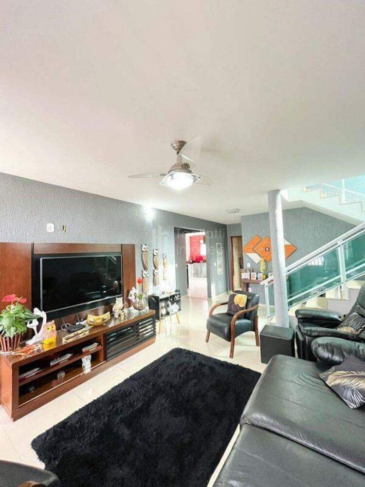 Casa à venda com 8 quartos, 640m² - Foto 4