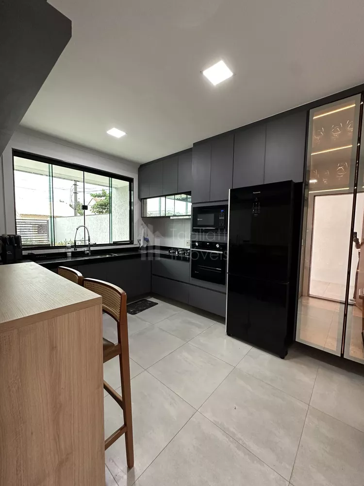 Casa, 3 quartos, 225 m² - Foto 2