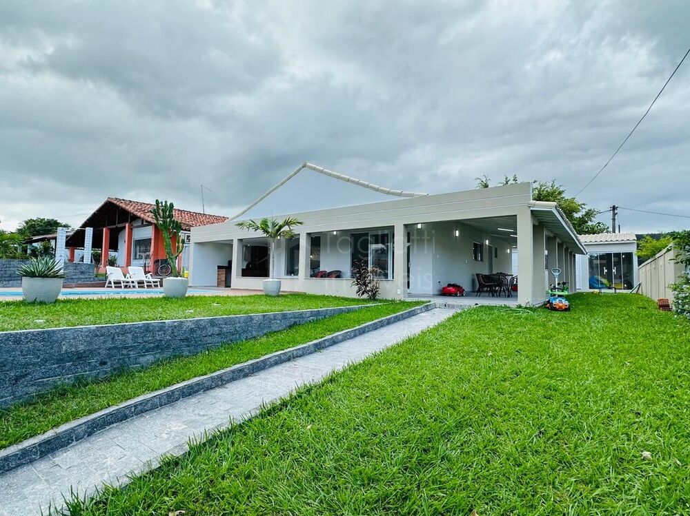 Casa de Condomínio à venda com 6 quartos, 230m² - Foto 2
