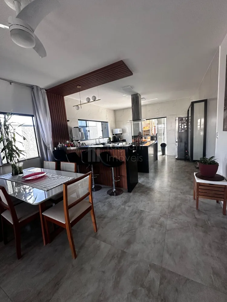 Casa, 3 quartos, 220 m² - Foto 3