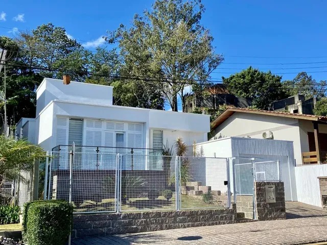 Casa à venda com 3 quartos, 158m² - Foto 1