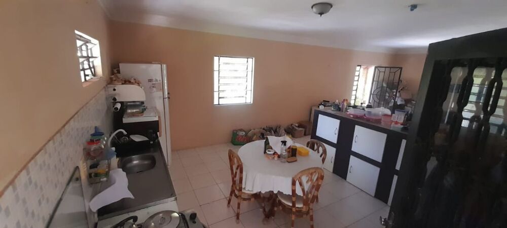 Casa à venda com 3 quartos, 280m² - Foto 4