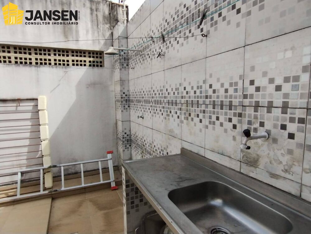 Casa à venda com 3 quartos, 230m² - Foto 4