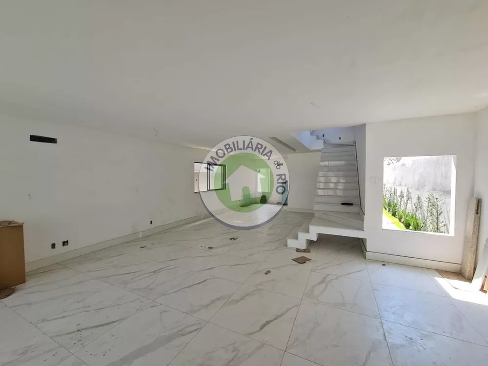 Casa à venda com 4 quartos, 350m² - Foto 1