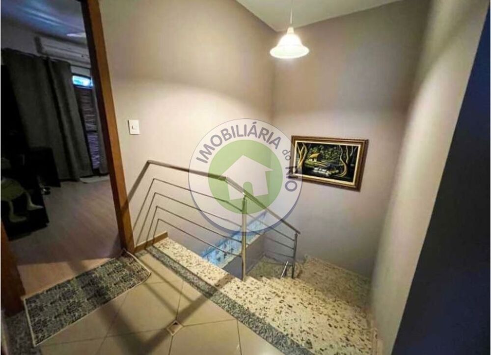 Casa à venda com 4 quartos, 330m² - Foto 3
